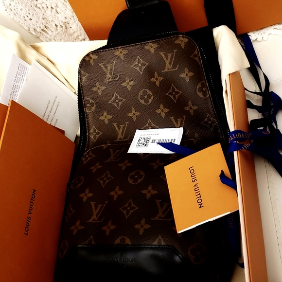 LOUIS VUITTON NEW MONOGRAM AVENUE SLING BAG VIRGIL A. - Picture 11 of 12